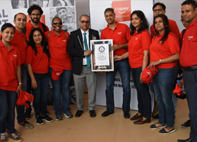 Mr Ram Raghavan, Managing Director, Colgate-Palmolive (India) Limited with Colgate team to set a new Guinness World Record for most number of people brushing their teeth simultaneously at a single venue